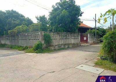 Front view of the property with perimeter wall and gate