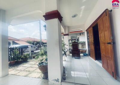 Covered entrance of a house with front yard