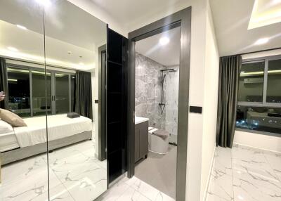 Modern bedroom with en-suite bathroom