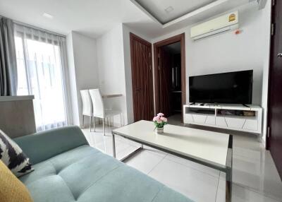 Modern living room with TV and air conditioning