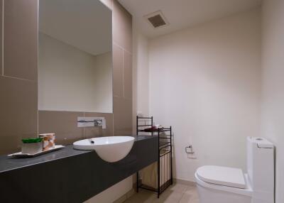 Modern bathroom with basin, toilet and large mirror