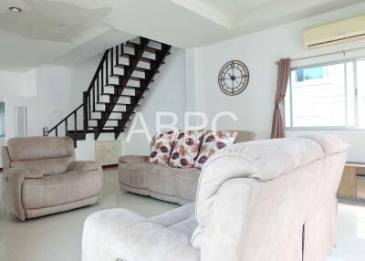 3 Bedrooms 3 Bathroom in East Pattaya