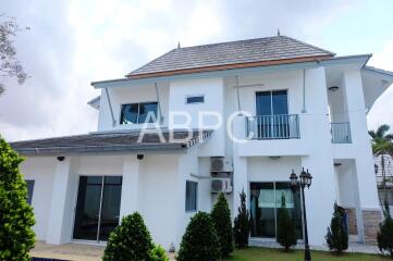 3 Bedrooms 3 Bathroom in East Pattaya