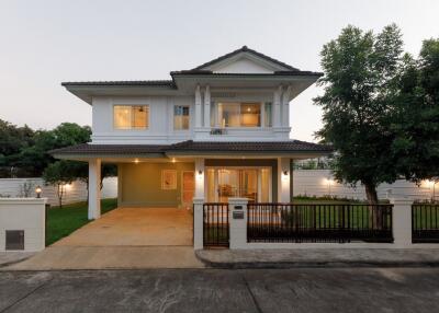 208 ตรม., 3 ห้องนอน, 3 ห้องน้ำ บ้าน ราคา ฿ 9,800,000