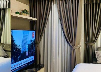 Studio Condo at Life One Wireless near BTS Phloen Chit