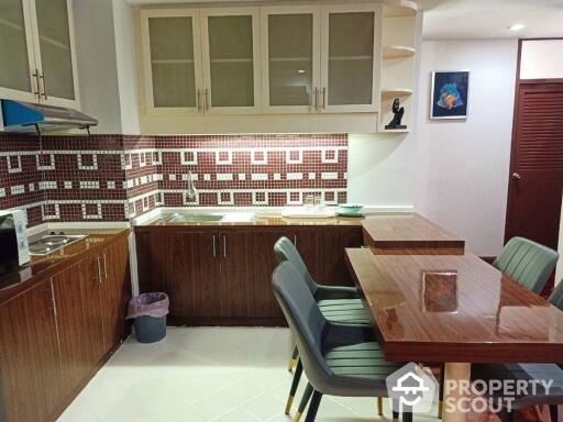 2-BR Apt. near MRT Si Lom