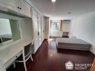 3-BR Condo at Regent On The Park1 (sukhumvit26) Condominium near MRT Phetchaburi