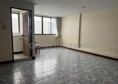 3 Bedrooms plus study Townhouse For Rent - Thonglor