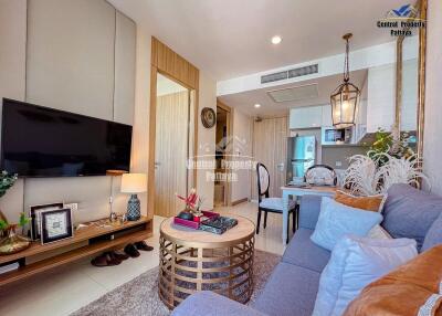 Superb, 1 bed, 1 bath, high floor condo in Riviera Wongamat for sale in Naklua.