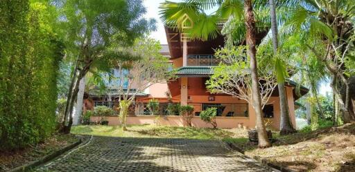 Classy Villa with 4 Bedrooms in Chalong for Rent