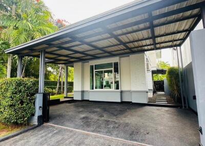 Homey House with 3 Bedrooms in Chalong for Rent