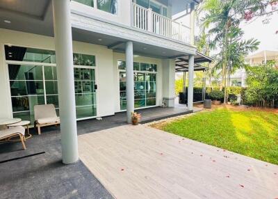 Homey House with 3 Bedrooms in Chalong for Rent