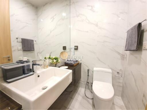 Modern bathroom with marble walls