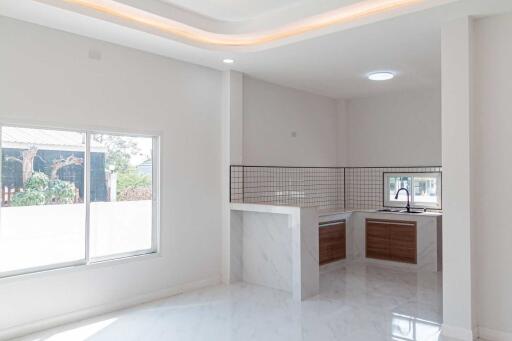 Modern kitchen with breakfast bar