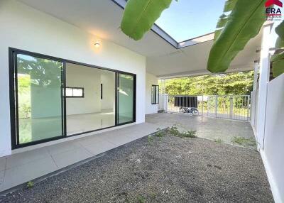 Covered outdoor area and entryway