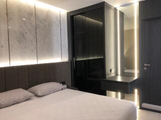 Modern bedroom with integrated lighting and contemporary design