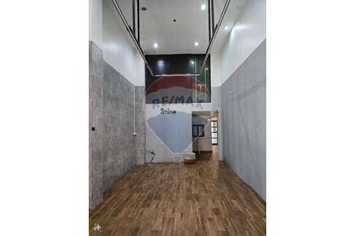 Retail space for RENT near BTS Phra Khanong, Bangkok (2 shop-buildings)