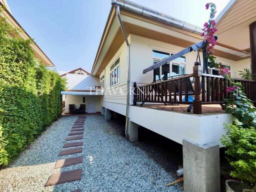 บ้าน ขาย 4 ห้องนอน 440 ตร.ม. ที่ดิน 660 m² ใน  Amorn Village, Pattaya