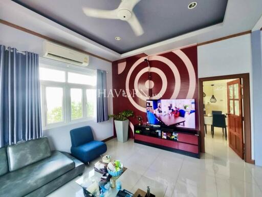 บ้าน ขาย 4 ห้องนอน 440 ตร.ม. ที่ดิน 660 m² ใน  Amorn Village, Pattaya