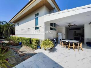 House For sale 4 bedroom 440 m² with land 660 m² in Amorn Village, Pattaya