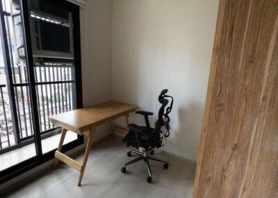 1-BR Condo at Life Asoke near ARL Makkasan