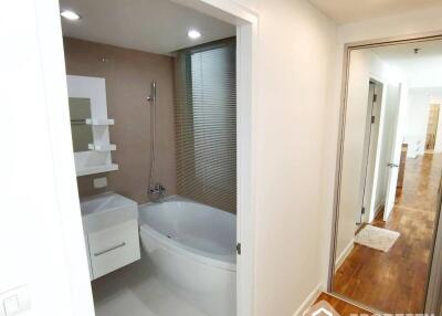 2-BR Condo at Baan Siri 31 Condominium near MRT Sukhumvit