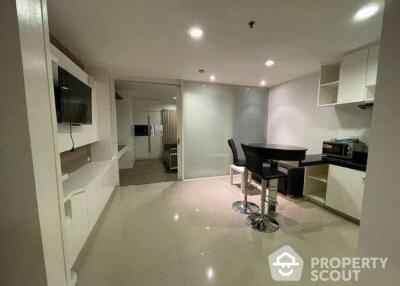 1-BR Condo at The Grand Regent Condominium near BTS Ratchadamri (ID 516396)