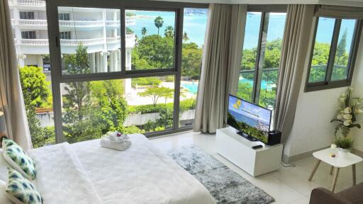 beachfront condo for sale in WongAmat Tower