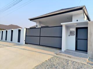 Brand New House for Sale and Rent at Mabprachan Lake