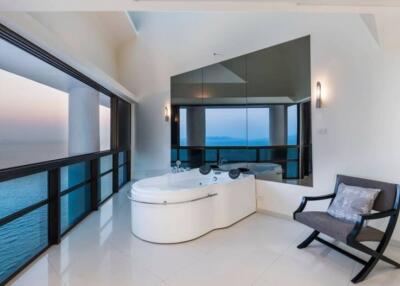 Duplex for Sale at Jomtien Plaza Condotel