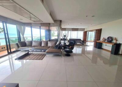 Luxury Beachfront Condo For Sale on Pratumnak