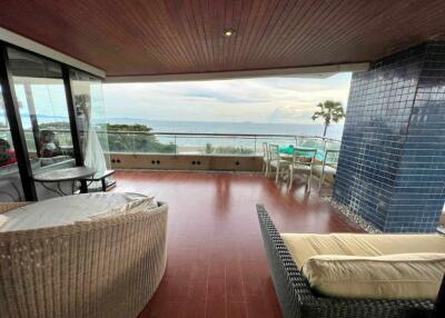 Luxury Beachfront Condo For Sale on Pratumnak