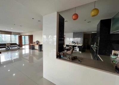 Luxury Beachfront Condo For Sale on Pratumnak