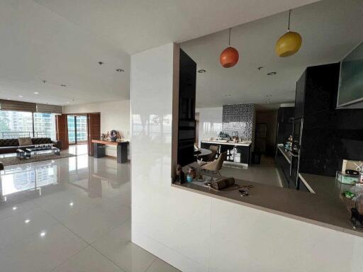 Luxury Beachfront Condo For Sale on Pratumnak