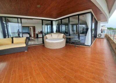 Luxury Beachfront Condo For Sale on Pratumnak