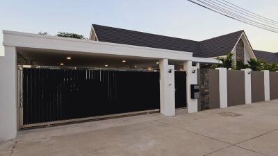 165 ตรม., 3 ห้องนอน, 4 ห้องน้ำ บ้าน ราคา ฿ 9,850,000