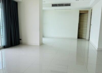 Luxury Sea View Condo For Sale at Reflection Jomtien