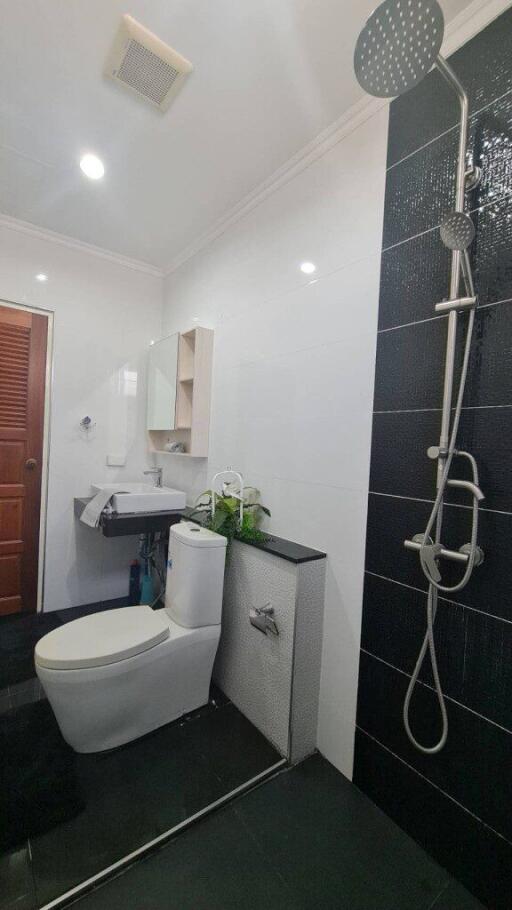 3 Bedrooms House for Sale in East Pattaya