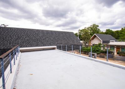 Spacious roof terrace with a view of neighboring houses and greenery