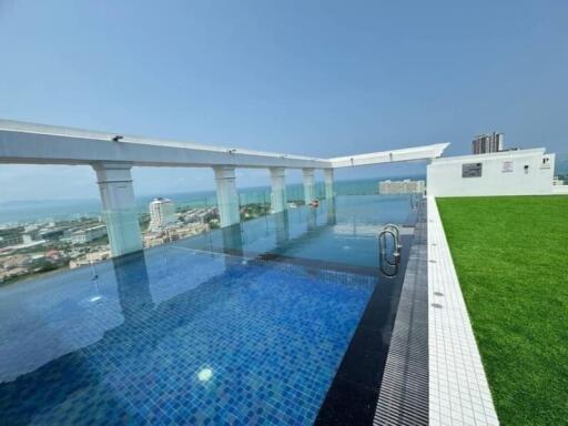 Infinity pool with ocean view and rooftop garden