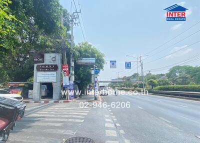 Street view with adjacent building and traffic