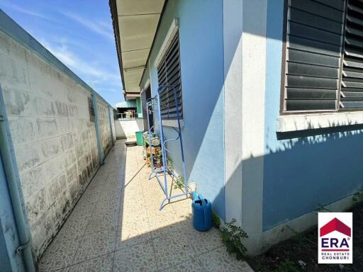 Exterior side walkway of a residential building