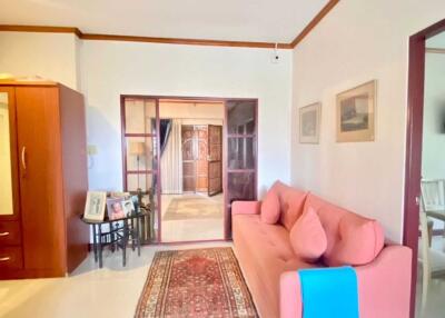 Comfortable living room with pink couch and patterned rug