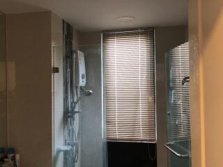 Bathroom with shower and window blinds