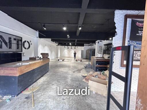 Premium 151.27 sqm Retail Space in Diverse Neighborhood Phrakanong – Ideal for Retail or Central Kitchen