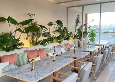 BUSINESS FOR SALES: Rooftop restaurant bar at BTS Sanampao, Phyathai