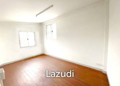 258SQ.M Retail Main Road Rama IVม 3-Storey Shophouse