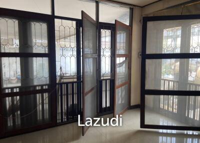 480 SQM Commercial House Thong Lo 25 - Diverse Space with Parking