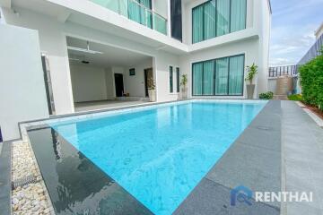 Modern Luxury  Pool Villa in Pattaya