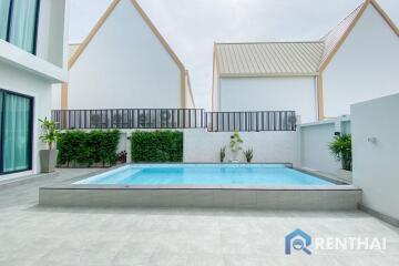 Modern Luxury  Pool Villa in Pattaya